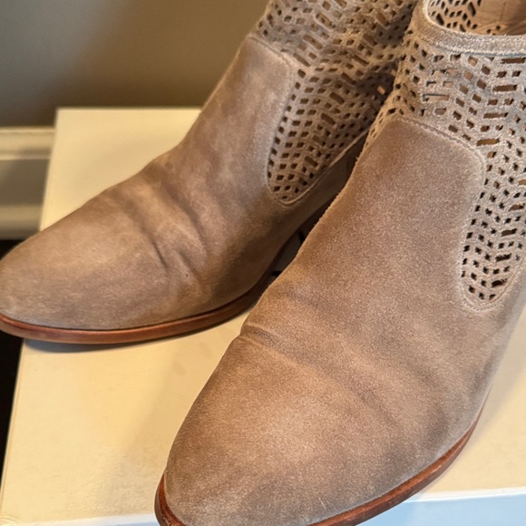 Women's Via Spiga Gray Suede Ankle Boots 9.5 - Picture 6 of 16